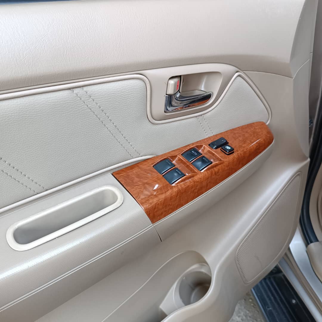 TOYOTA FORTUNER 4X4 2010
