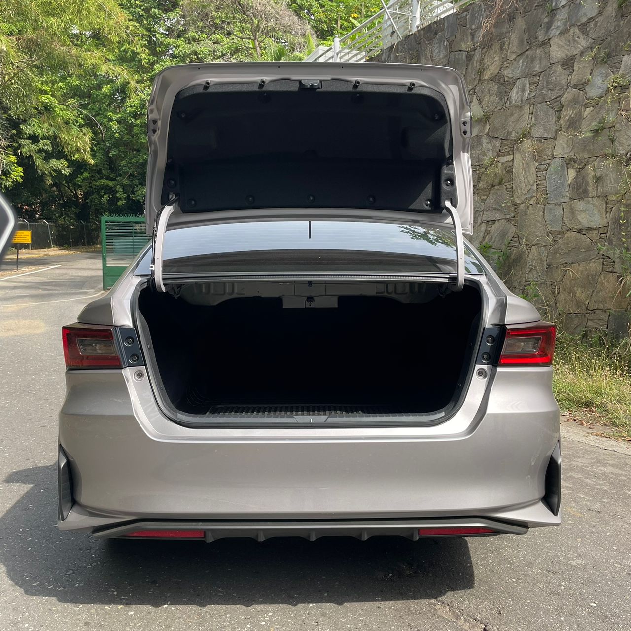TOYOTA YARIS 2024