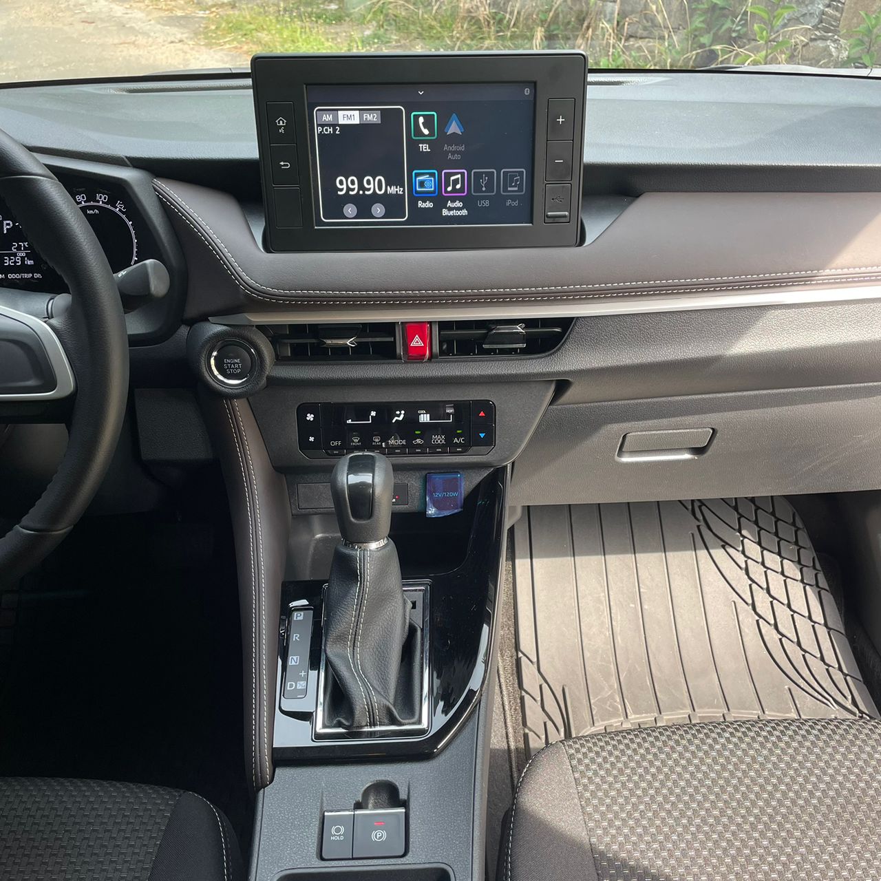 TOYOTA YARIS 2024