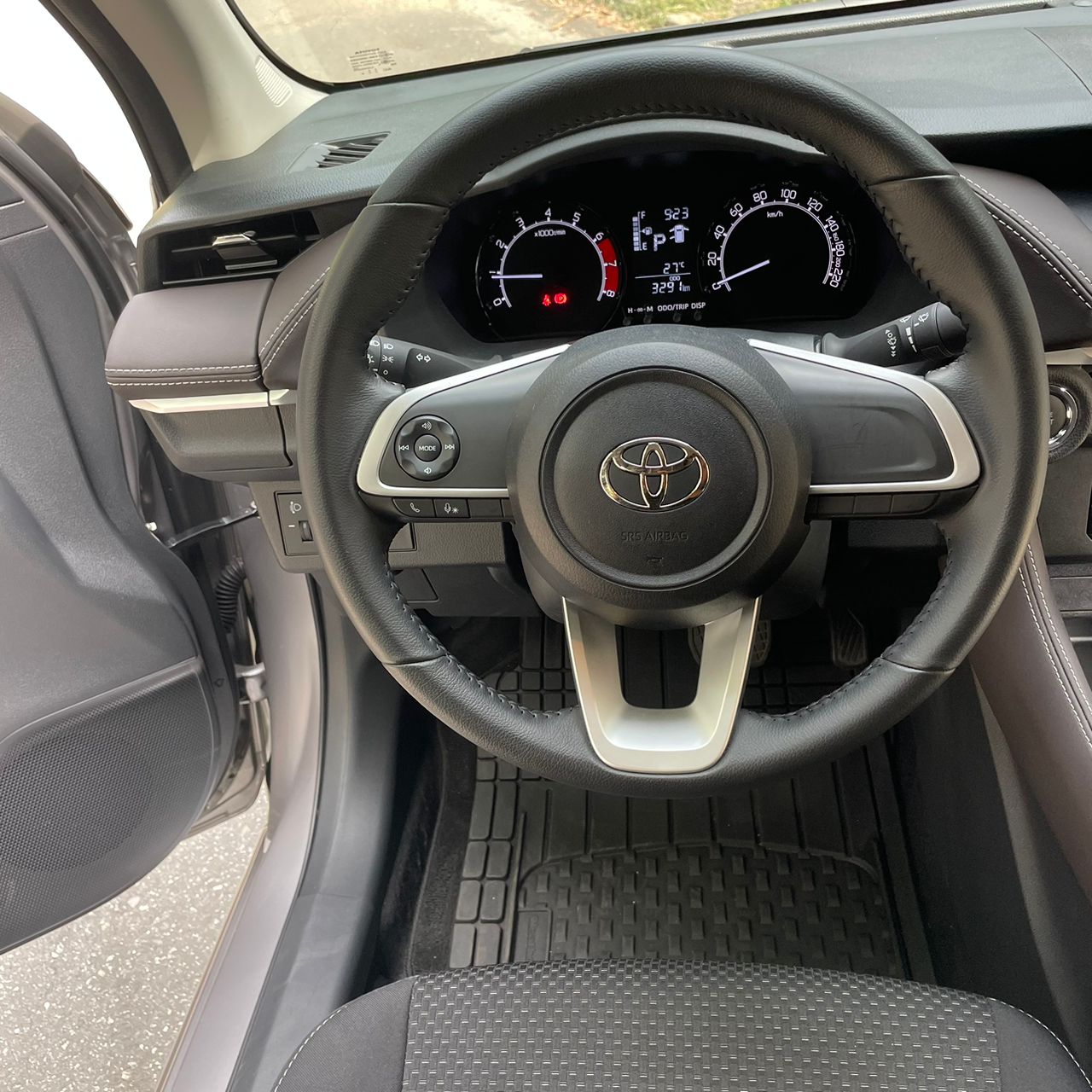 TOYOTA YARIS 2024