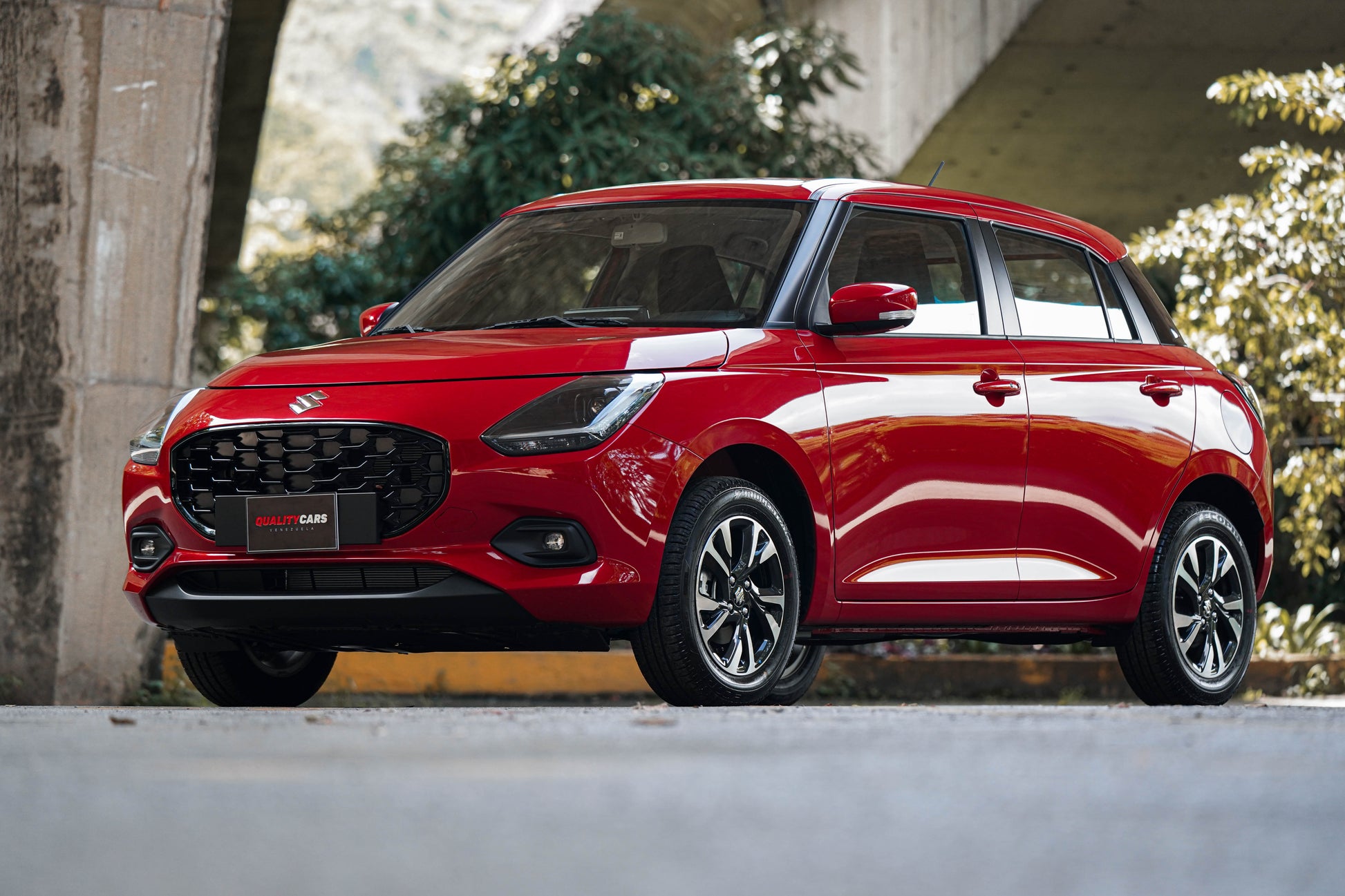 SUZUKI SWIFT 2025 ROJO RED