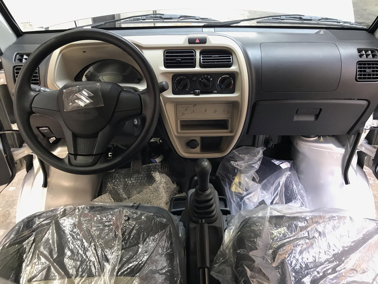 suzuki eeco cargo interior 2025