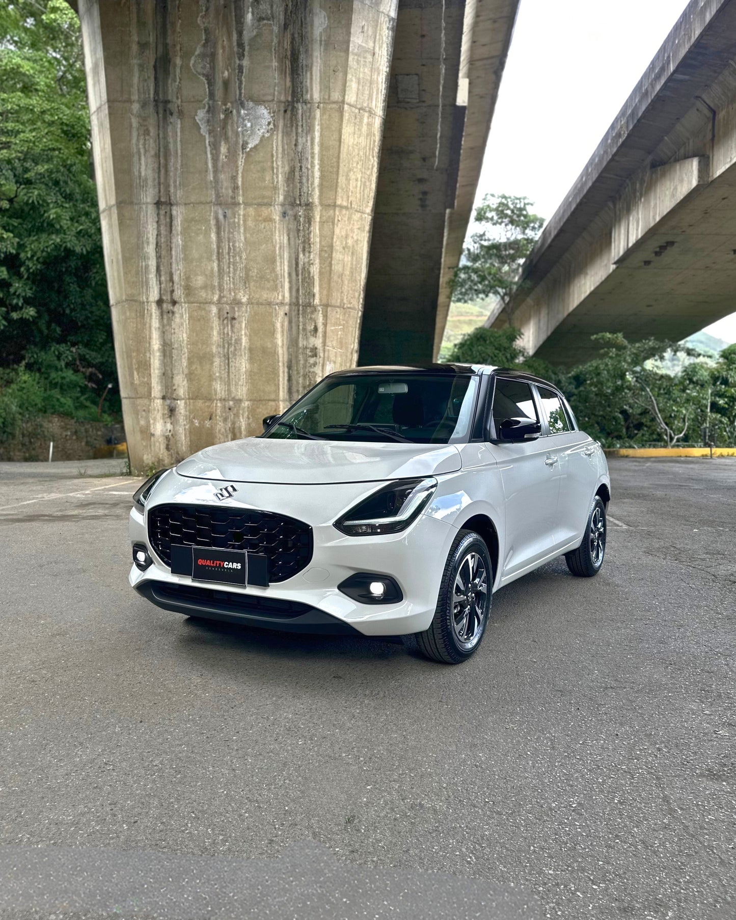 swift 2025 2026 blanco techo negro suzuki venezuela