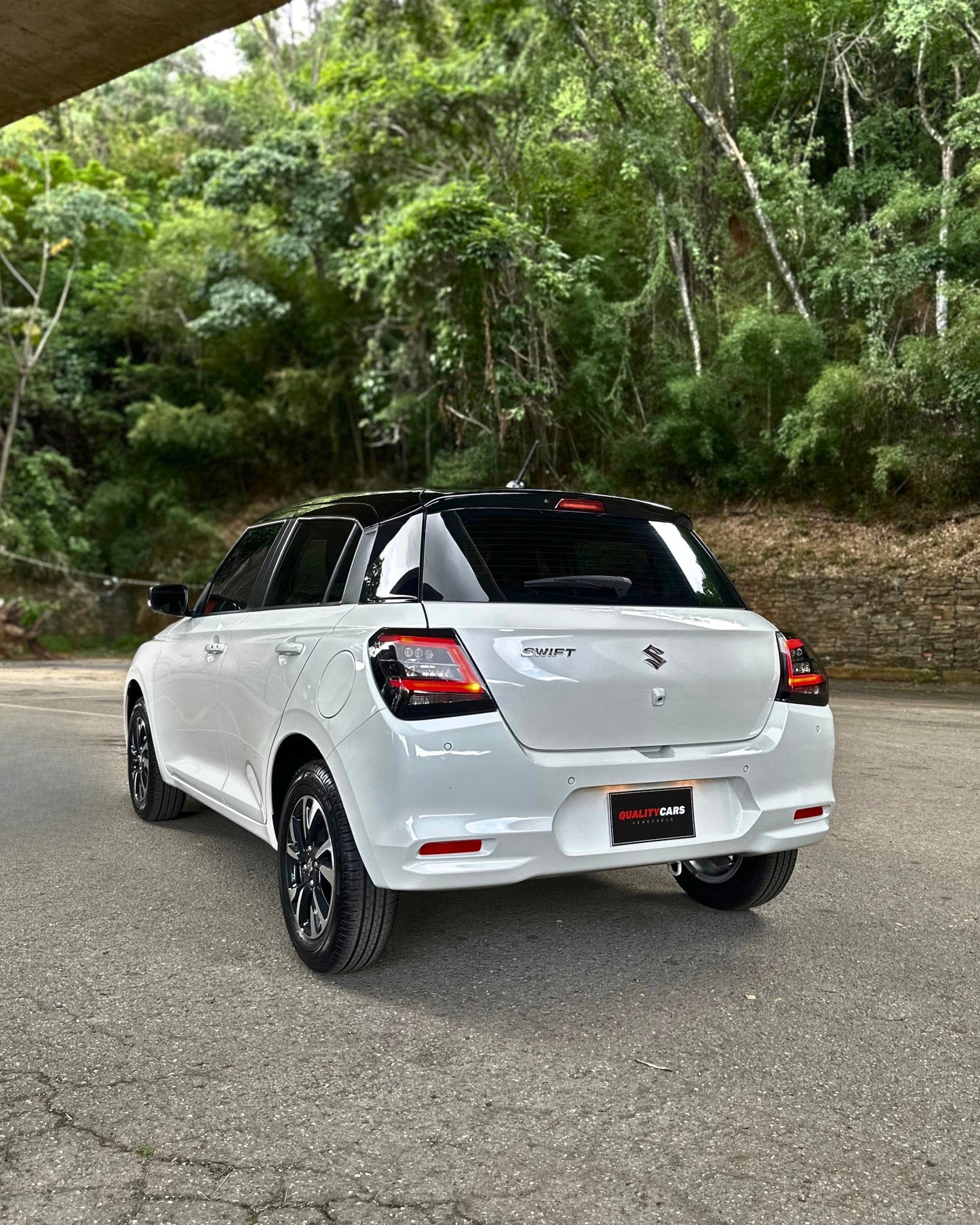 SUZUKI SWIFT GLX 2025 SINCRONICO DOBLETONO