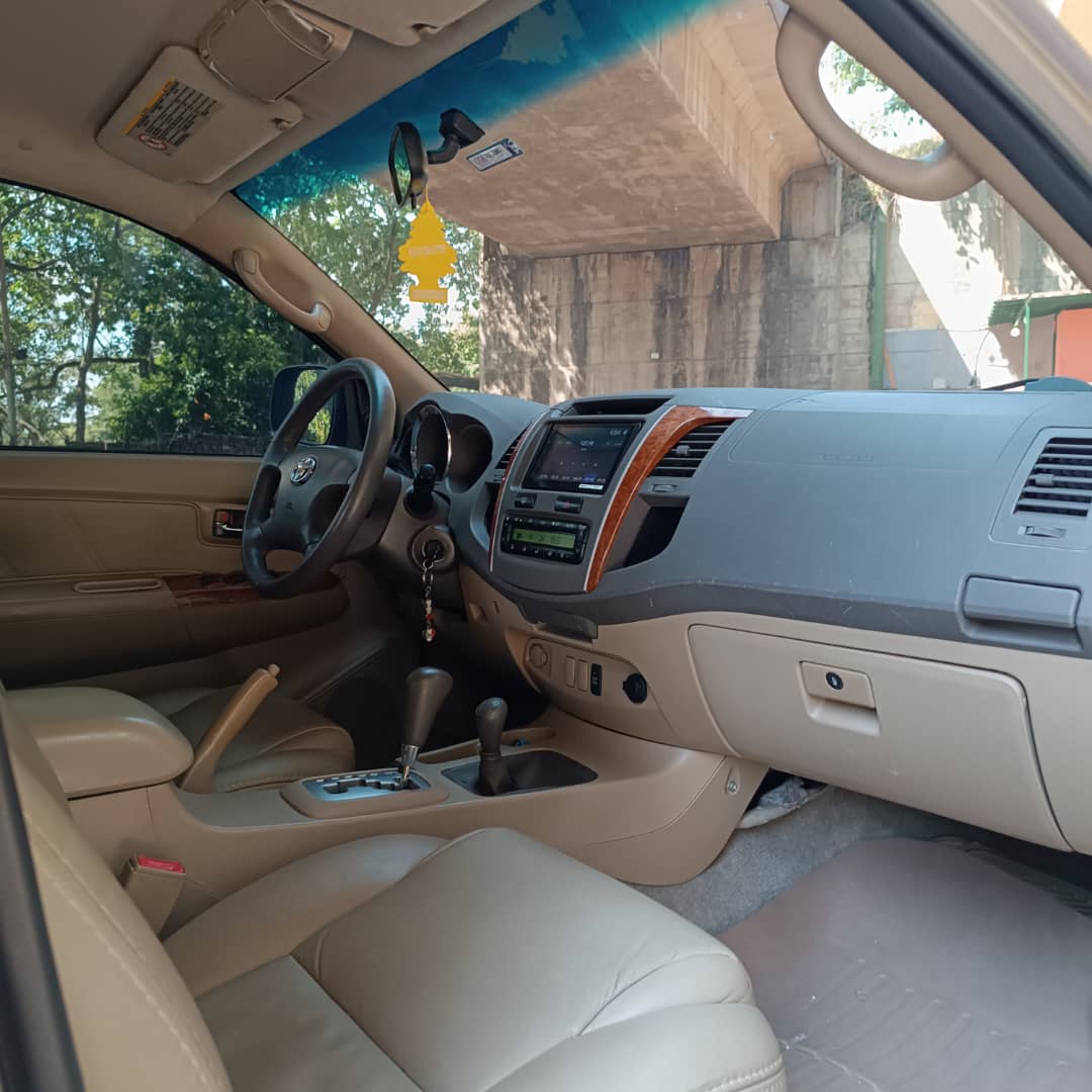TOYOTA FORTUNER 4X4 2010
