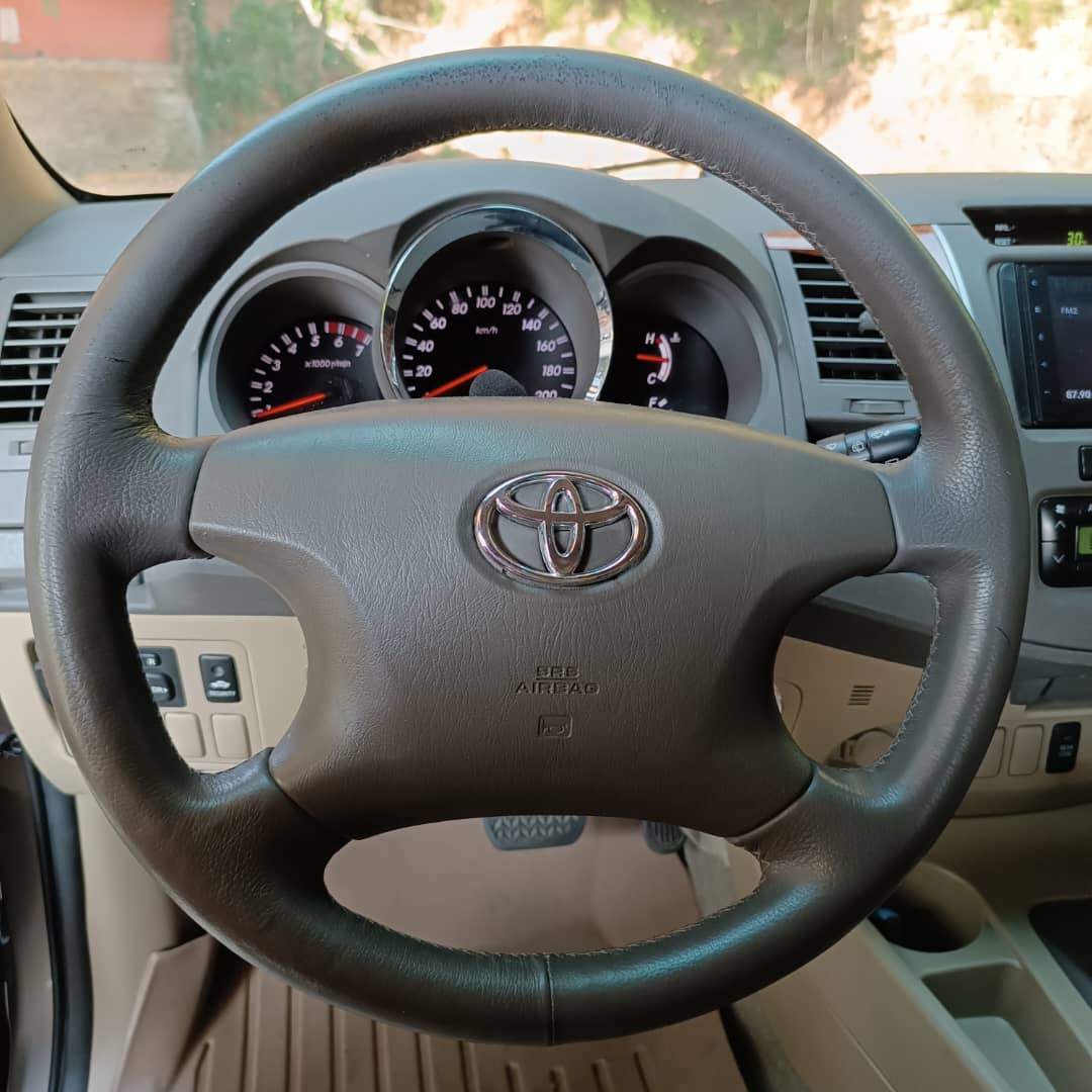 TOYOTA FORTUNER 4X4 2010
