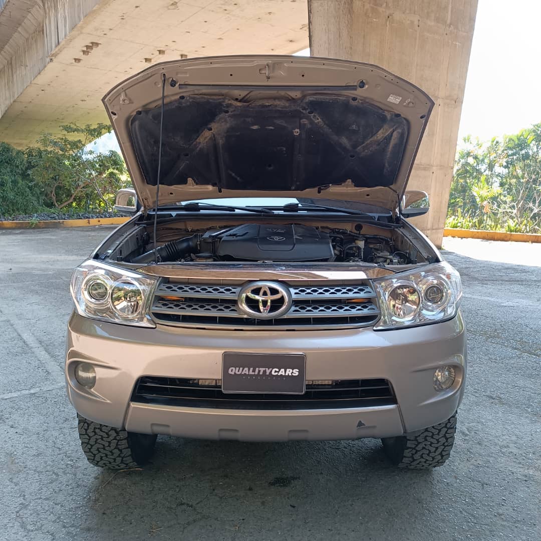 TOYOTA FORTUNER 4X4 2010
