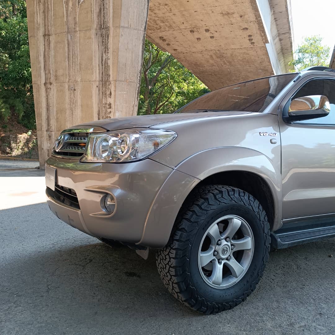 TOYOTA FORTUNER 4X4 2010