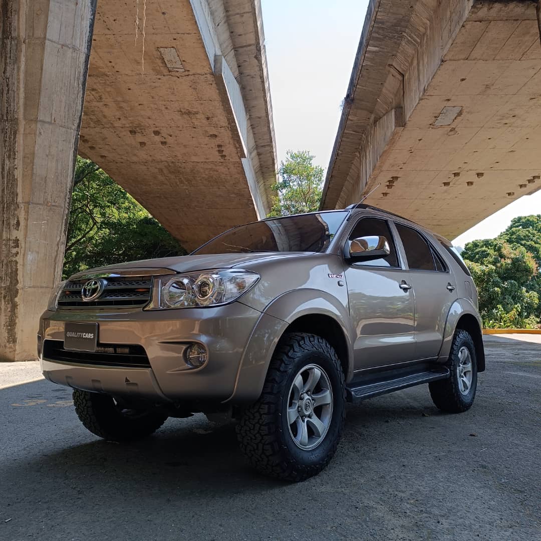 TOYOTA FORTUNER 4X4 2010