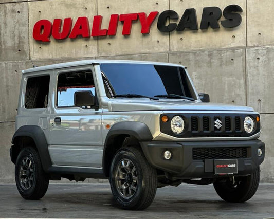 Suzuki Jimny plateado 3 puertas 11000 km venta Caracas Venezuela