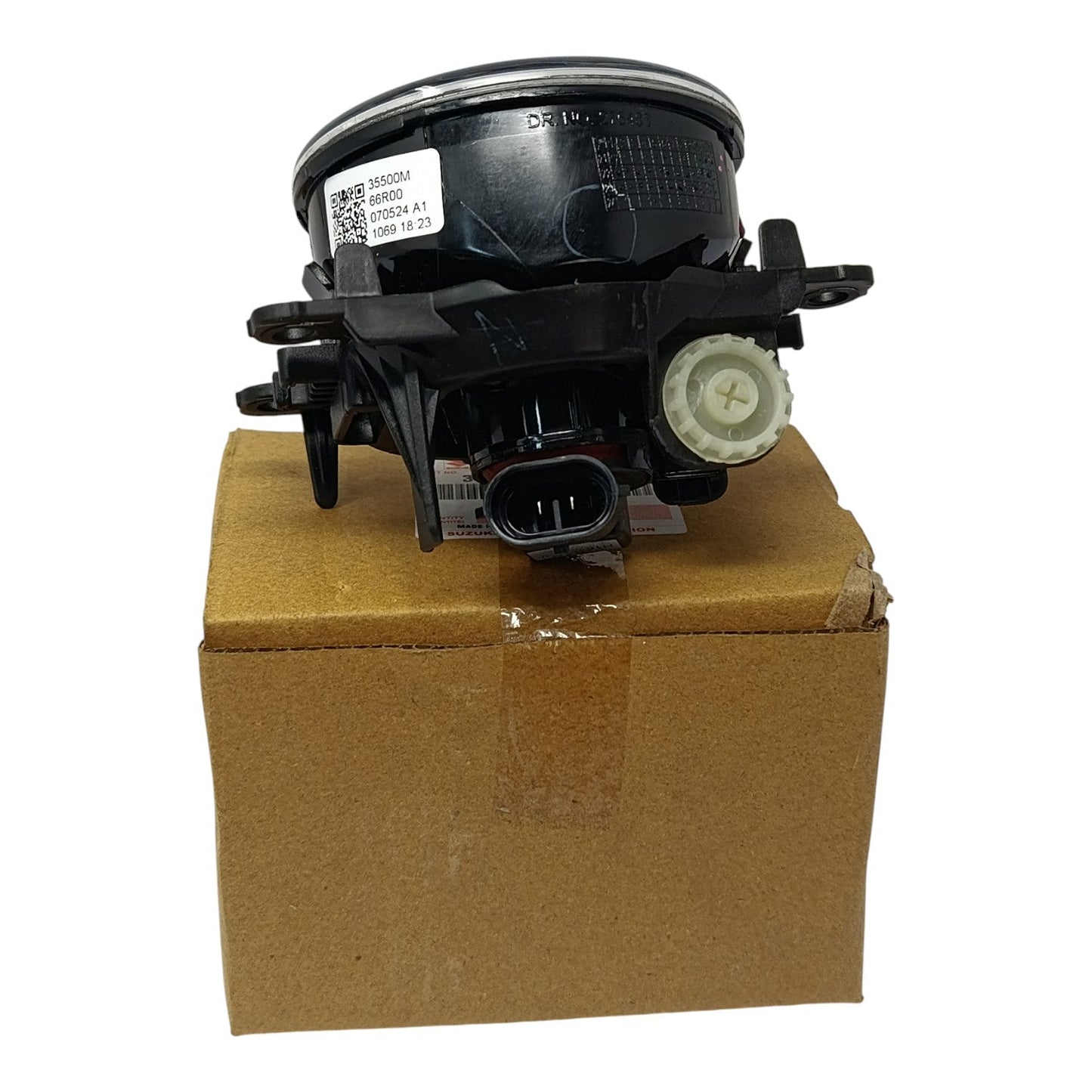 VISTA DEL CONECTOR DE FARO DANTINIEBLA DELANTERO SUZUKI CELERIO ERTIGA 2018 2024 OEM