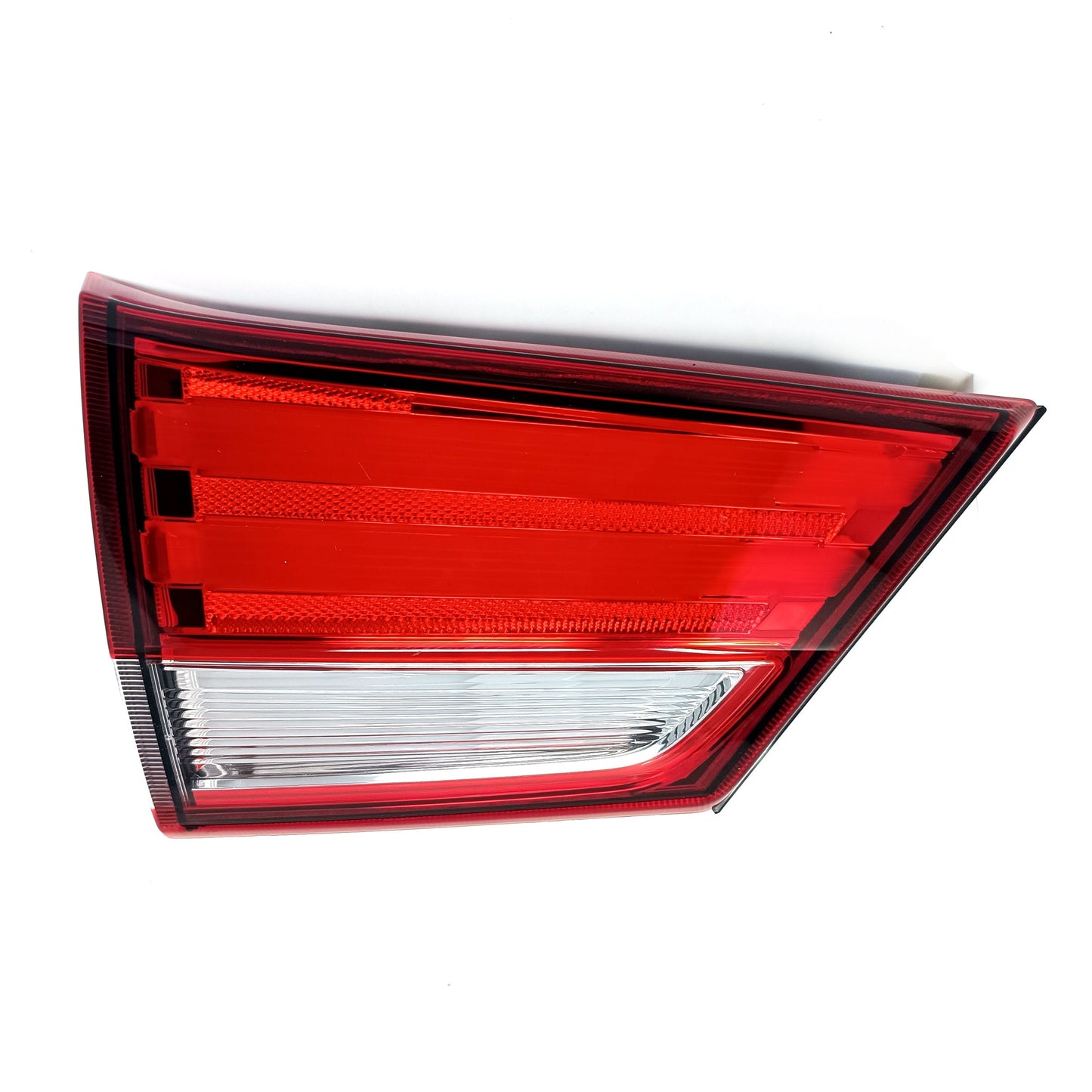 VISTA FRONTAL DE FARO TRASERO IZQUIERDO SUZUKI CIAZ ORIGINAL 2018-2023 OEM
