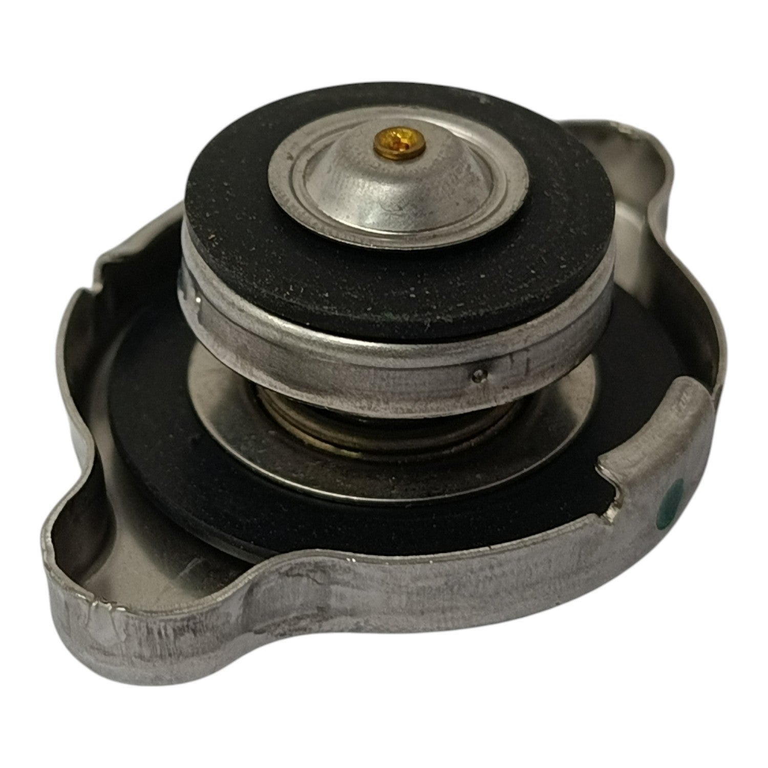 VISTA INFERIOR DE TAPA DE RADIADOR SUZUKI CELERIO WAGON R 2018-2026 OEM