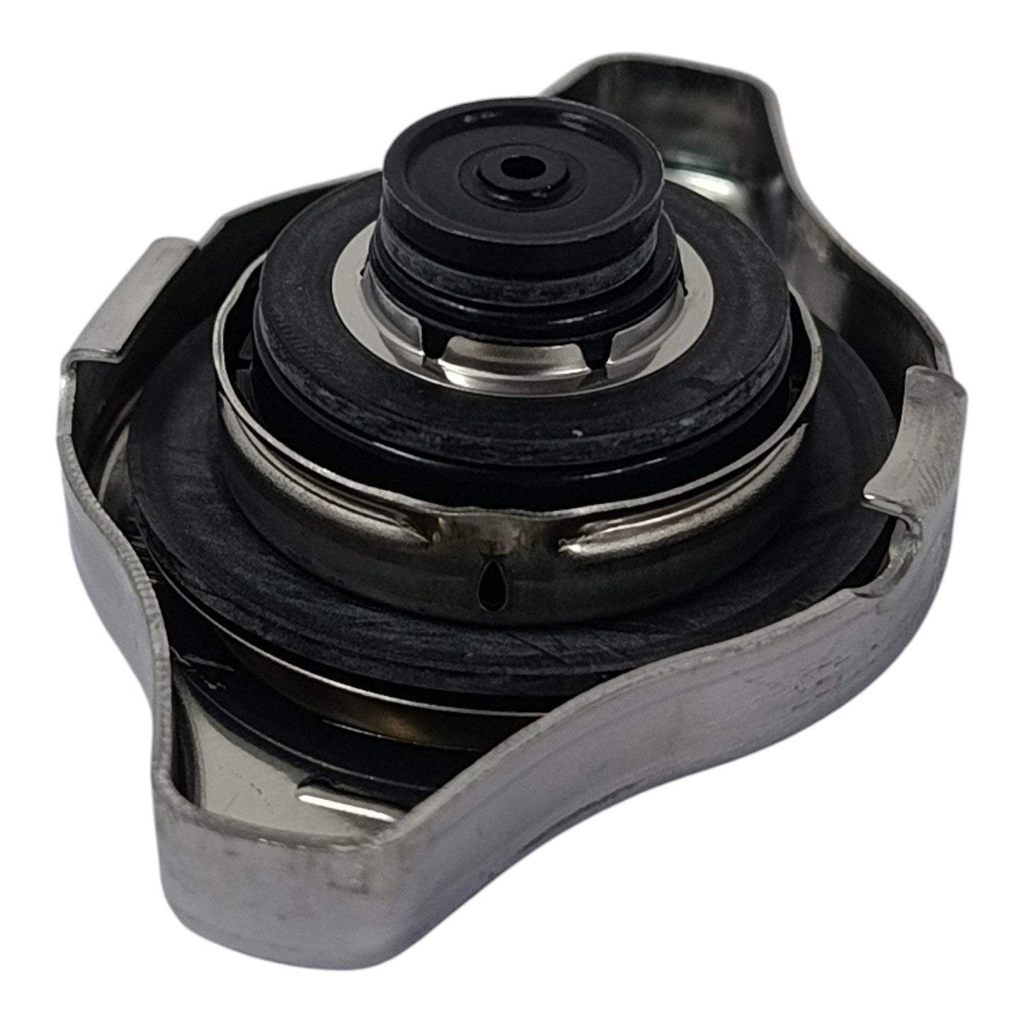VISTA INFERIOR DE TAPA DE RADIADOR SUZUKI ALTO CIAZ GRAND VITARA