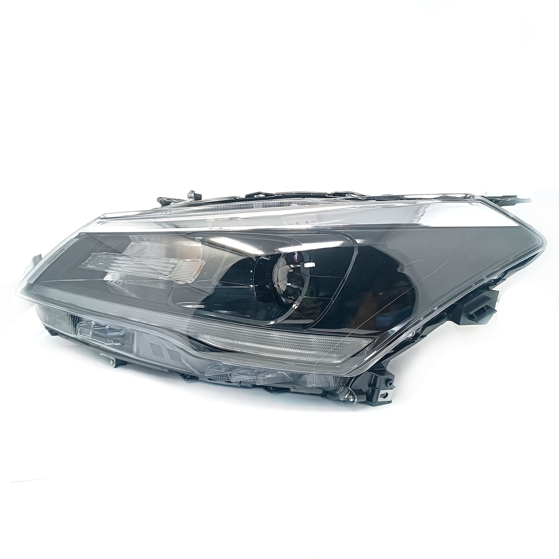 VISTA LATERAL DE FARO DELANTERO IZQUIERDO SUZUKI CIAZ 2018 2024 OEM