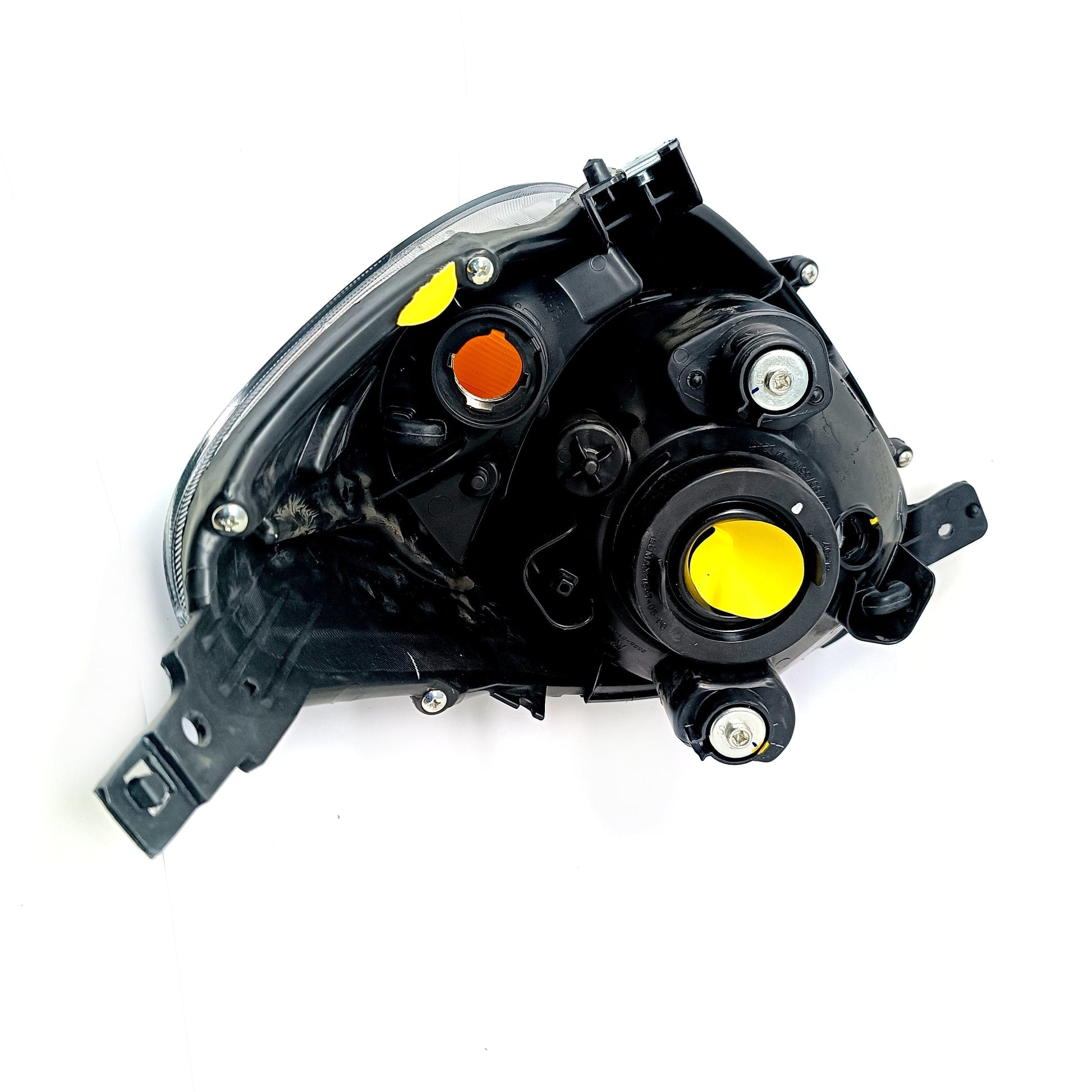 VISTA POSTERIOR ALTERNATIVA DE FARO DELANTERO DERECHO SUZUKI ALTO 2016 2024 OEM