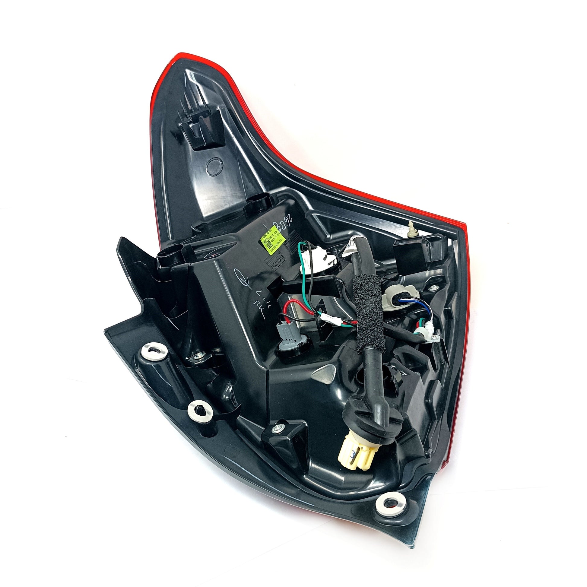 VISTA POSTERIOR DE FARO TRASERO IZQUIERDO SUZUKI SWIFT 2018 2024 OEM